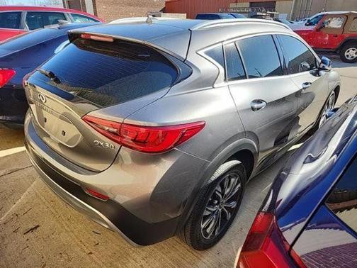 2018 INFINITI QX30 Luxury