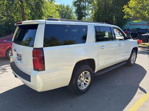 Summit White 2018 Chevrolet Suburban LT