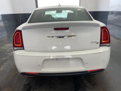 2018 Chrysler 300 S