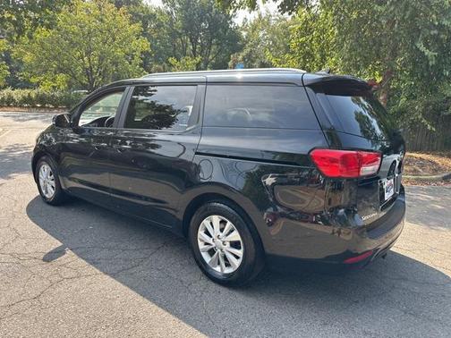 2017 Kia Sedona LX