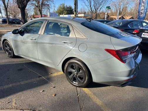 2021 Hyundai ELANTRA SEL