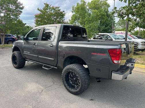 2005 Nissan Titan SE Crew Cab