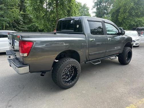 2005 Nissan Titan SE Crew Cab