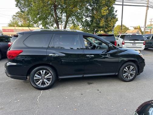 2018 Nissan Pathfinder SL