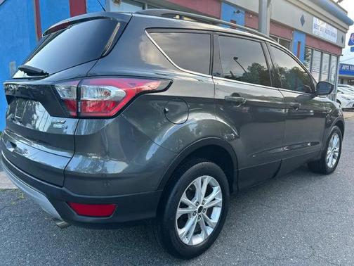 Magnetic 2018 Ford Escape SE