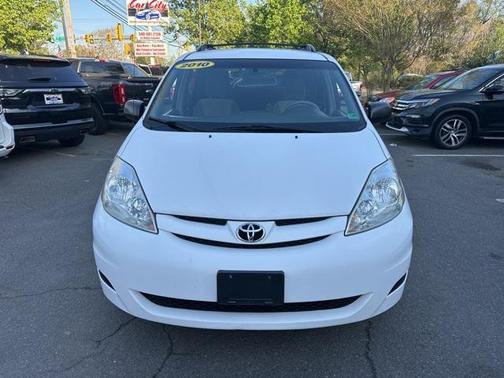 2010 Toyota Sienna LE