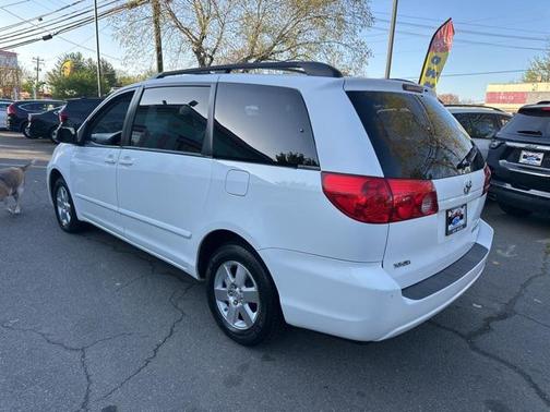 2010 Toyota Sienna LE