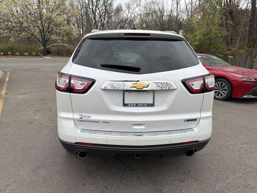 Iridescent Pearl Tricoat 2017 Chevrolet Traverse Premier