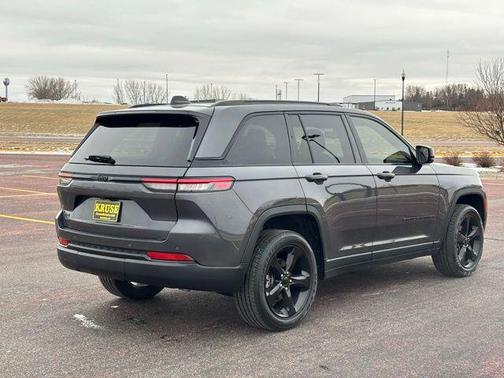 2022 Jeep Grand Cherokee Altitude