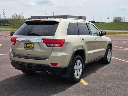 White Gold Clearcoat 2011 Jeep Grand Cherokee Laredo