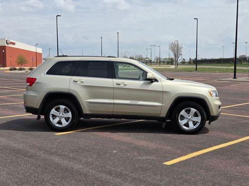 White Gold Clearcoat 2011 Jeep Grand Cherokee Laredo