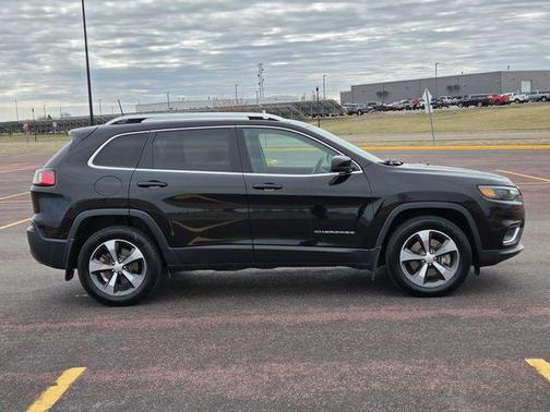 Diamond Black Crystal Pearlcoat 2019 Jeep Cherokee Limited