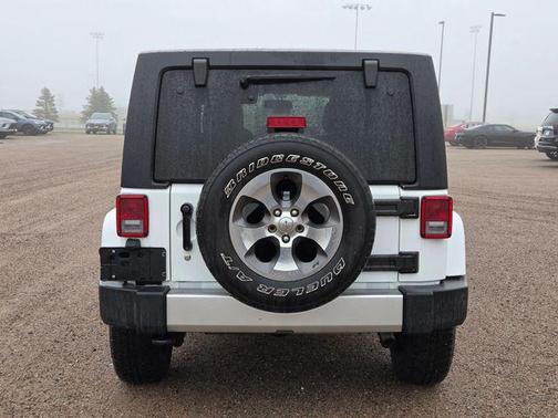 Bright White Clearcoat 2017 Jeep Wrangler Unlimited Sahara