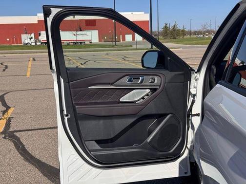 White Metallic 2026 Ford Explorer Platinum