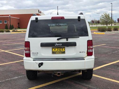 Stone White Clearcoat 2008 Jeep Liberty Sport