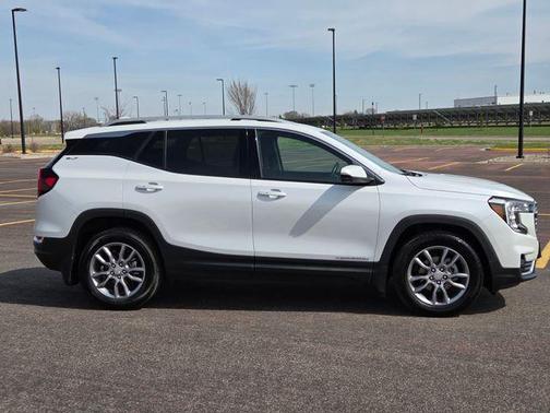White Frost Tricoat 2022 GMC Terrain SLT