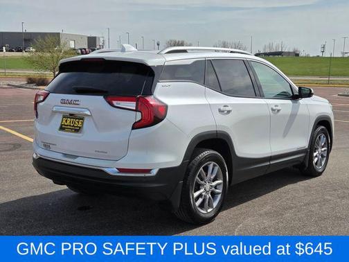 White Frost Tricoat 2022 GMC Terrain SLT