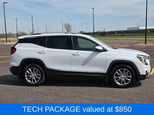 White Frost Tricoat 2022 GMC Terrain SLT