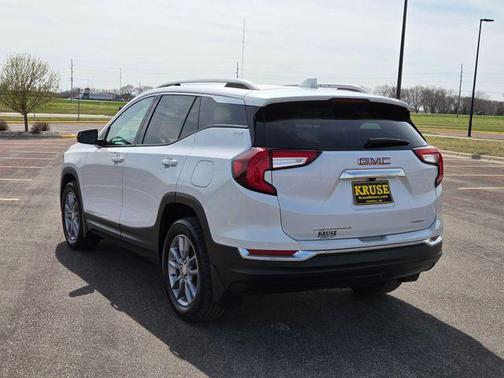 White Frost Tricoat 2022 GMC Terrain SLT