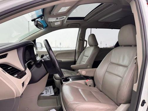 2016 Toyota Sienna XLE