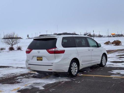 2016 Toyota Sienna XLE