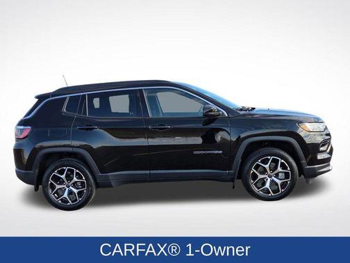 Diamond Black Crystal Pearlcoat 2025 Jeep Compass Limited
