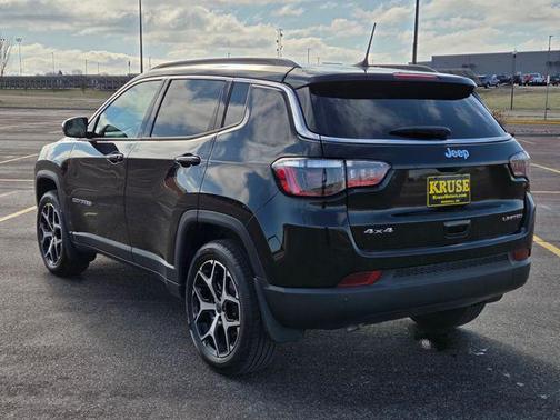 Diamond Black Crystal Pearlcoat 2025 Jeep Compass Limited