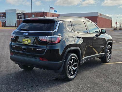 Diamond Black Crystal Pearlcoat 2025 Jeep Compass Limited