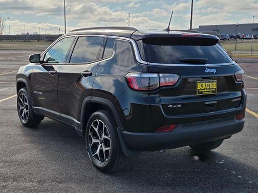 Diamond Black Crystal Pearlcoat 2025 Jeep Compass Limited