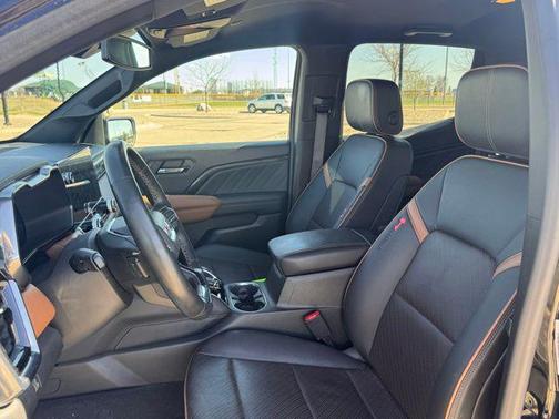 Onyx Black 2023 GMC Canyon AT4