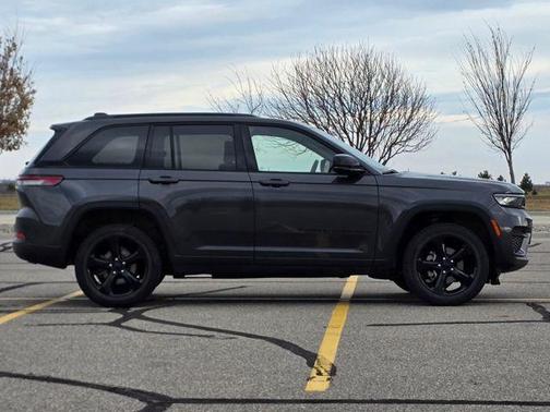 2023 Jeep Grand Cherokee Altitude