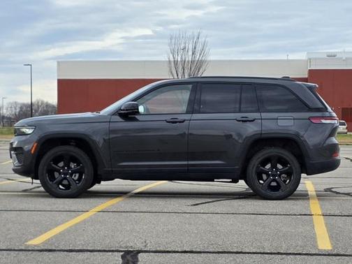 2023 Jeep Grand Cherokee Altitude