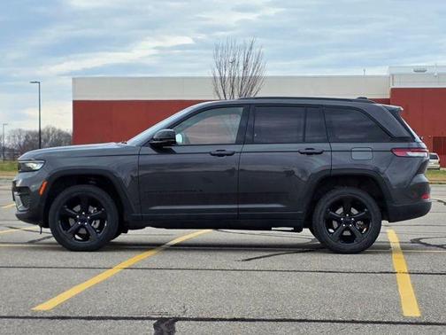 2023 Jeep Grand Cherokee Altitude