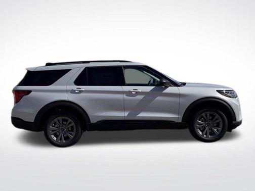 White Metallic 2026 Ford Explorer Active