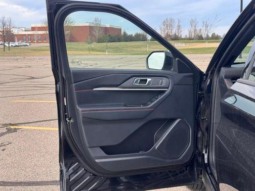 Agate Black Metallic 2025 Ford Explorer ST-Line