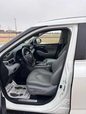 2021 Toyota Highlander Hybrid Platinum