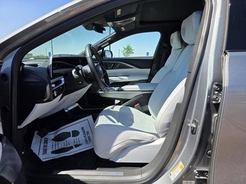 2024 Cadillac LYRIQ Luxury w/1SD