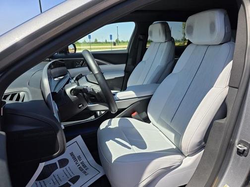 2024 Cadillac LYRIQ Luxury w/1SD