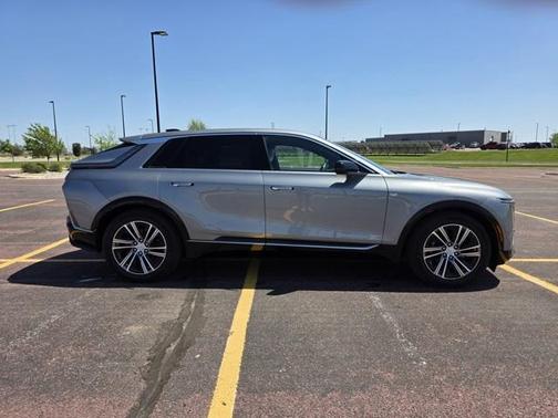 2024 Cadillac LYRIQ Luxury w/1SD