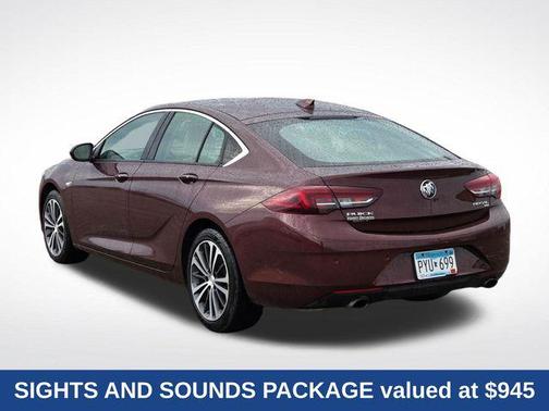 Rioja Red Metallic 2018 Buick Regal Essence