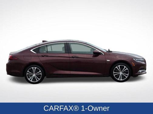 Rioja Red Metallic 2018 Buick Regal Essence