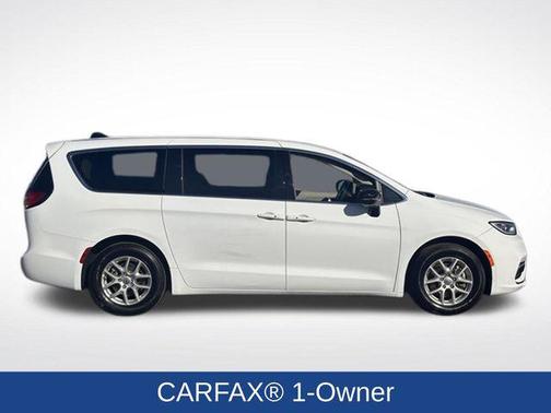 Bright White Clearcoat 2024 Chrysler Pacifica Touring L