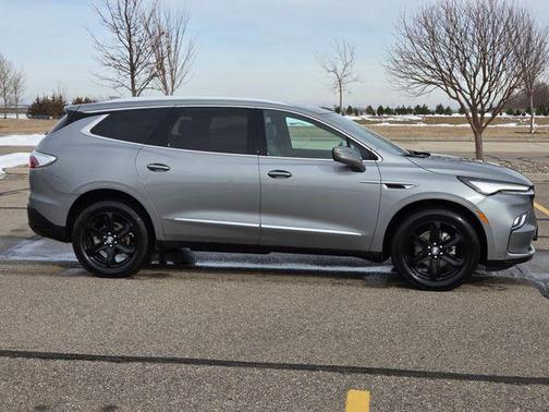 2023 Buick Enclave Essence AWD
