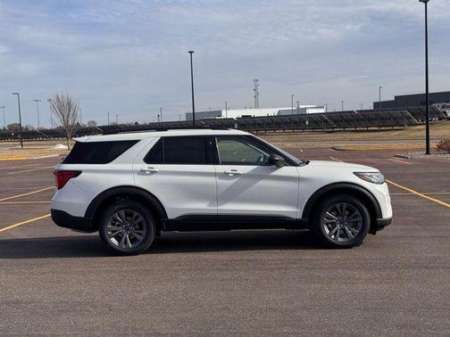 Star White Metallic Tri-Coat 2026 Ford Explorer Active