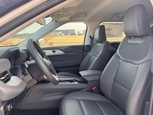 Star White Metallic Tri-Coat 2026 Ford Explorer Active