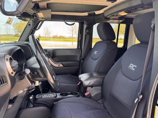 Black Clearcoat 2016 Jeep Wrangler Unlimited Sahara