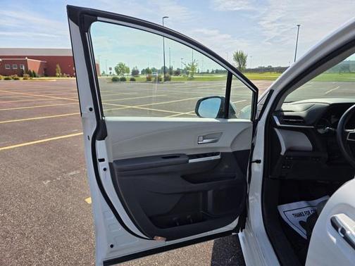 2022 Toyota Sienna XLE 8 Passenger