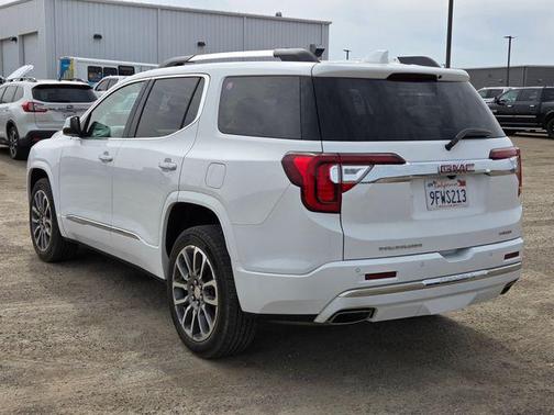 2023 GMC Acadia Denali