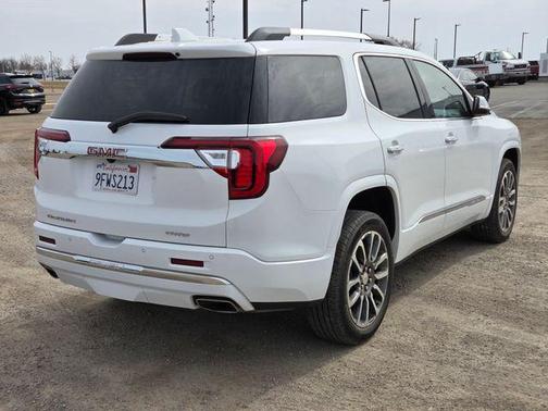 2023 GMC Acadia Denali