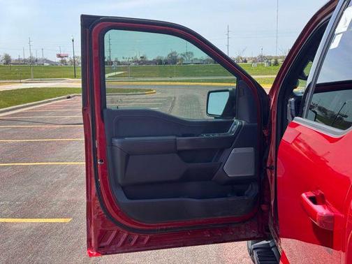 Rapid Red Metallic Tinted Clearcoat 2024 Ford F-150 XLT